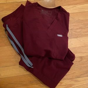 FIGS BURGUNDY SCRUB SET